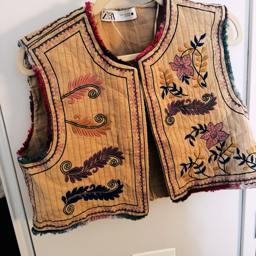 ZARA embroidered cropped vest - Picture 5 of 7